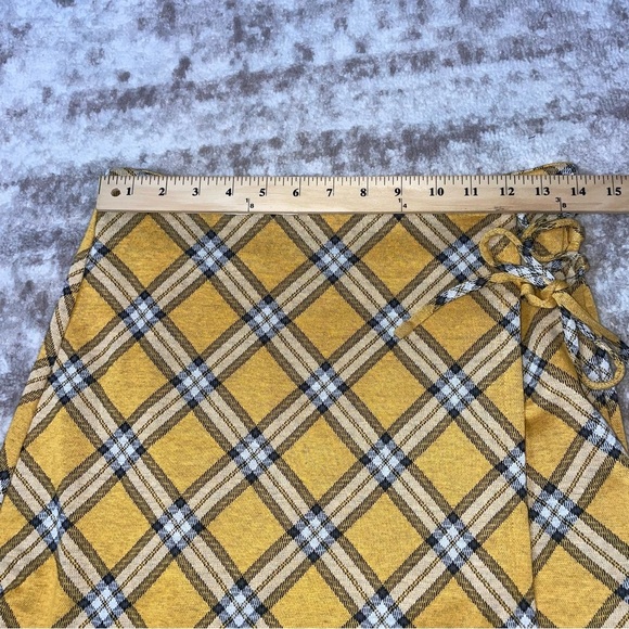 Madden NYC Yellow/black plaid pull on mini skirt Clueless above the knee SZ S - Picture 5 of 12
